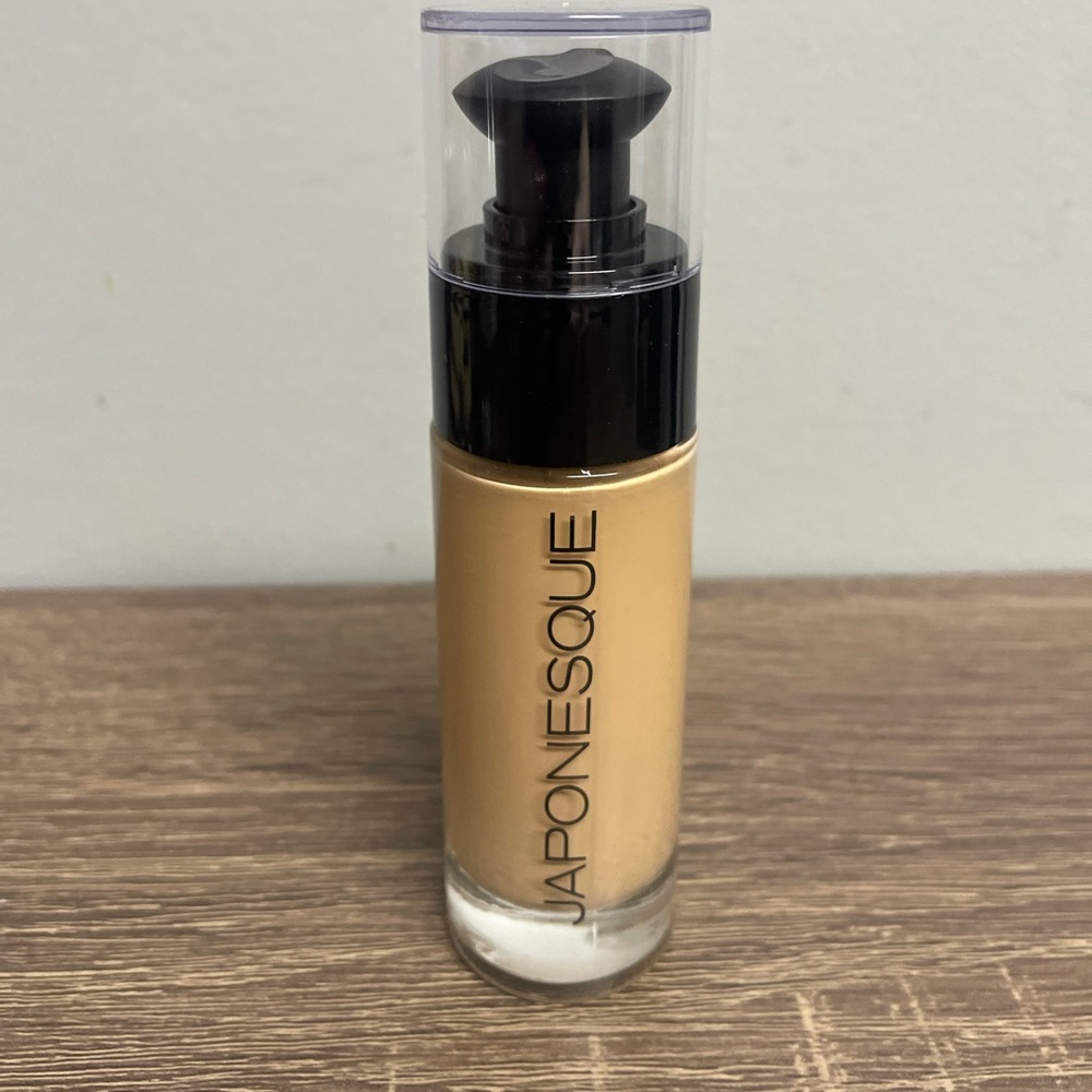 Japonesque luminous foundation 06